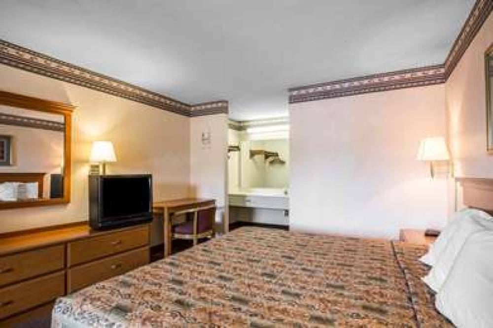 RODEWAY INN EXPO CENTER 10