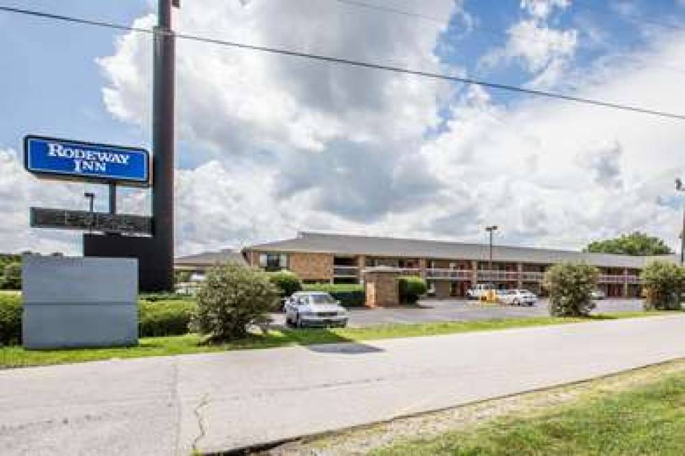 RODEWAY INN EXPO CENTER 2