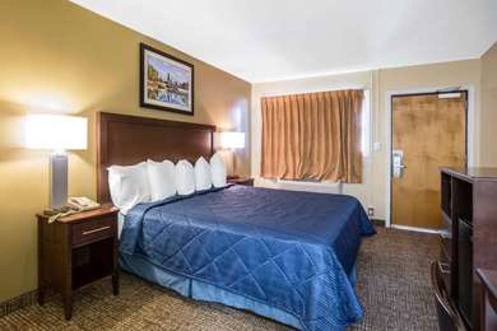 RODEWAY INN LYONS   LA GRANGE 7