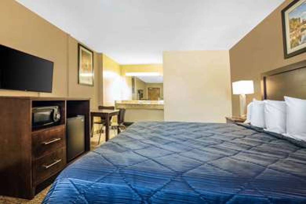 RODEWAY INN LYONS   LA GRANGE 9