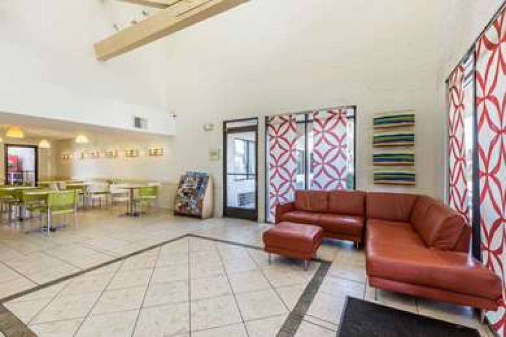 Rodeway Inn Magic Mountain Area 5