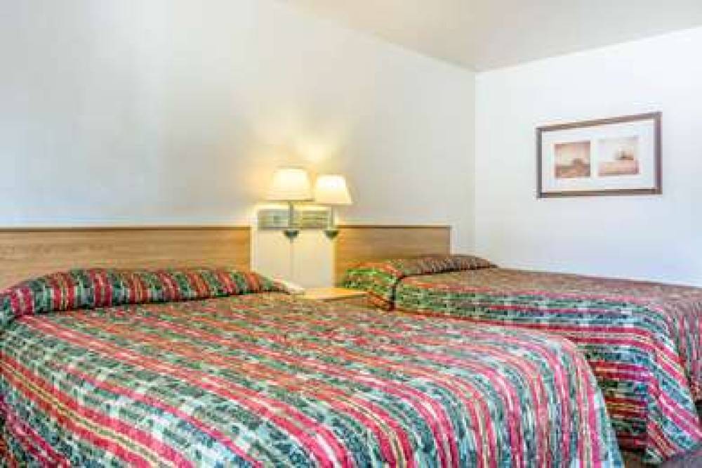 Rodeway Inn Magic Mountain Area 8