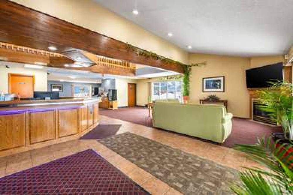 RODEWAY INN MILACA 6