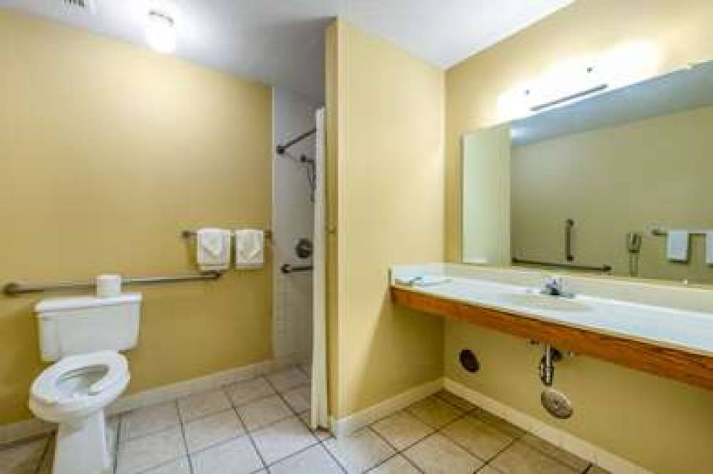 RODEWAY INN MILACA 10