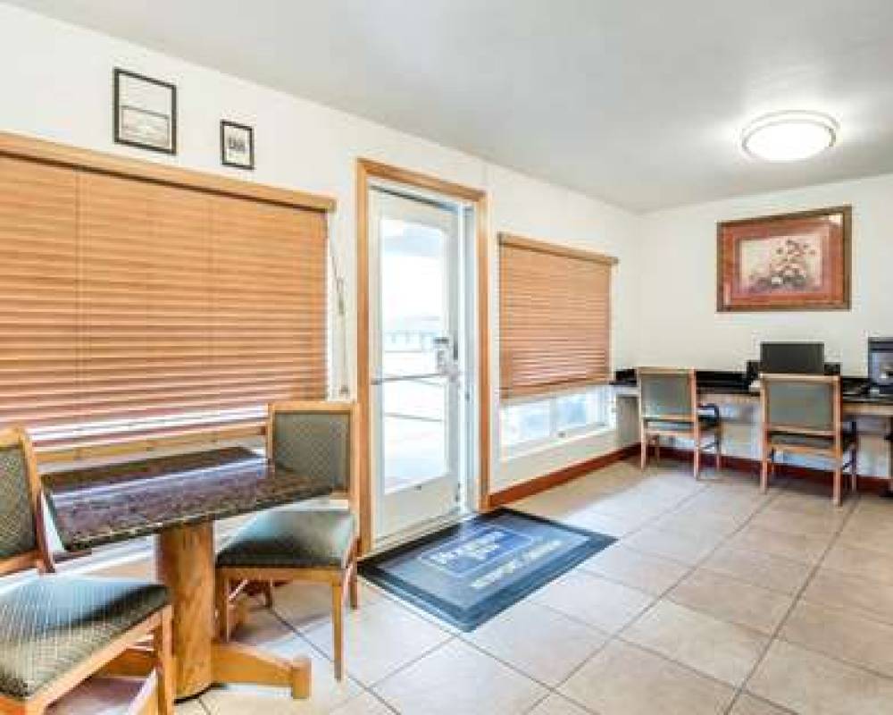 RODEWAY INN NEWPORT 4