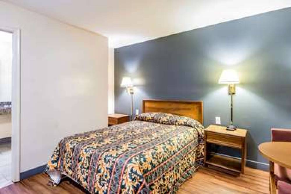 RODEWAY INN NORTH CHESTERFIELD-RICH 5
