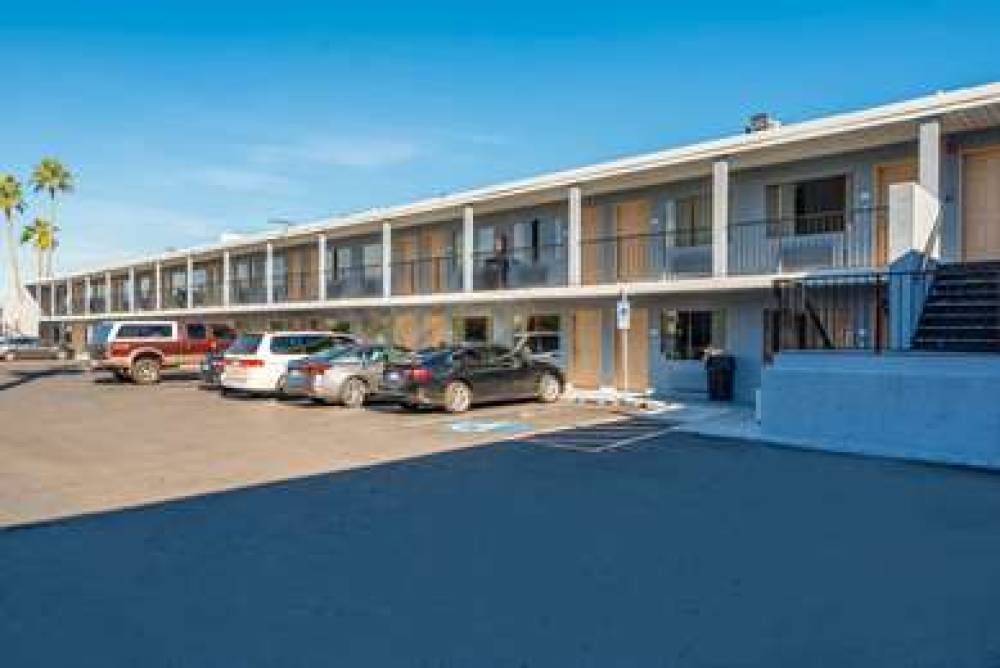RODEWAY INN PHOENIX NORTH I-17 1