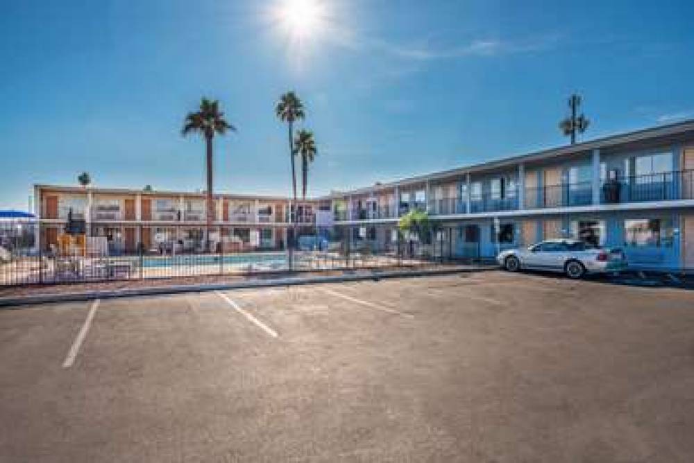RODEWAY INN PHOENIX NORTH I-17 7