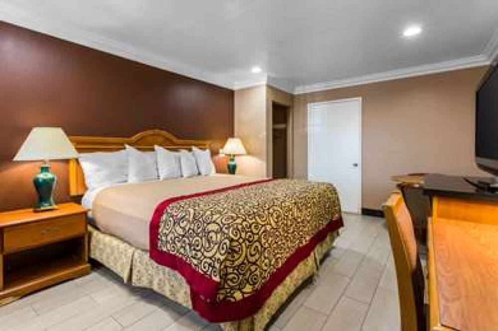Rodeway Inn 9