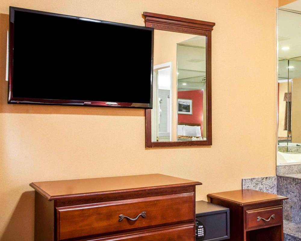 Rodeway Inn 4