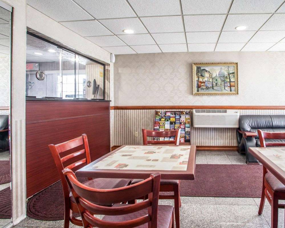 Rodeway Inn 5