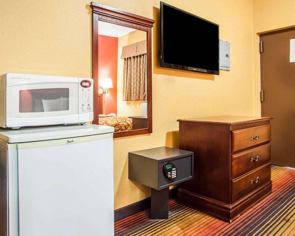 Rodeway Inn 7