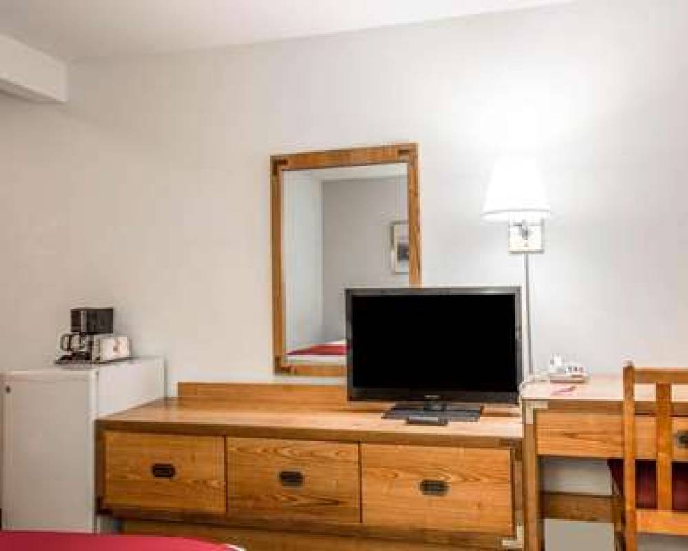 RODEWAY INN 8