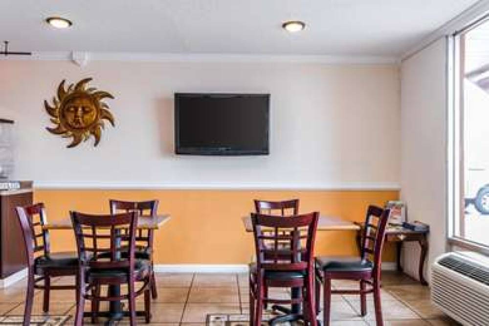 RODEWAY INN 10