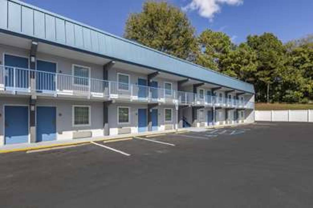 Rodeway Inn 4