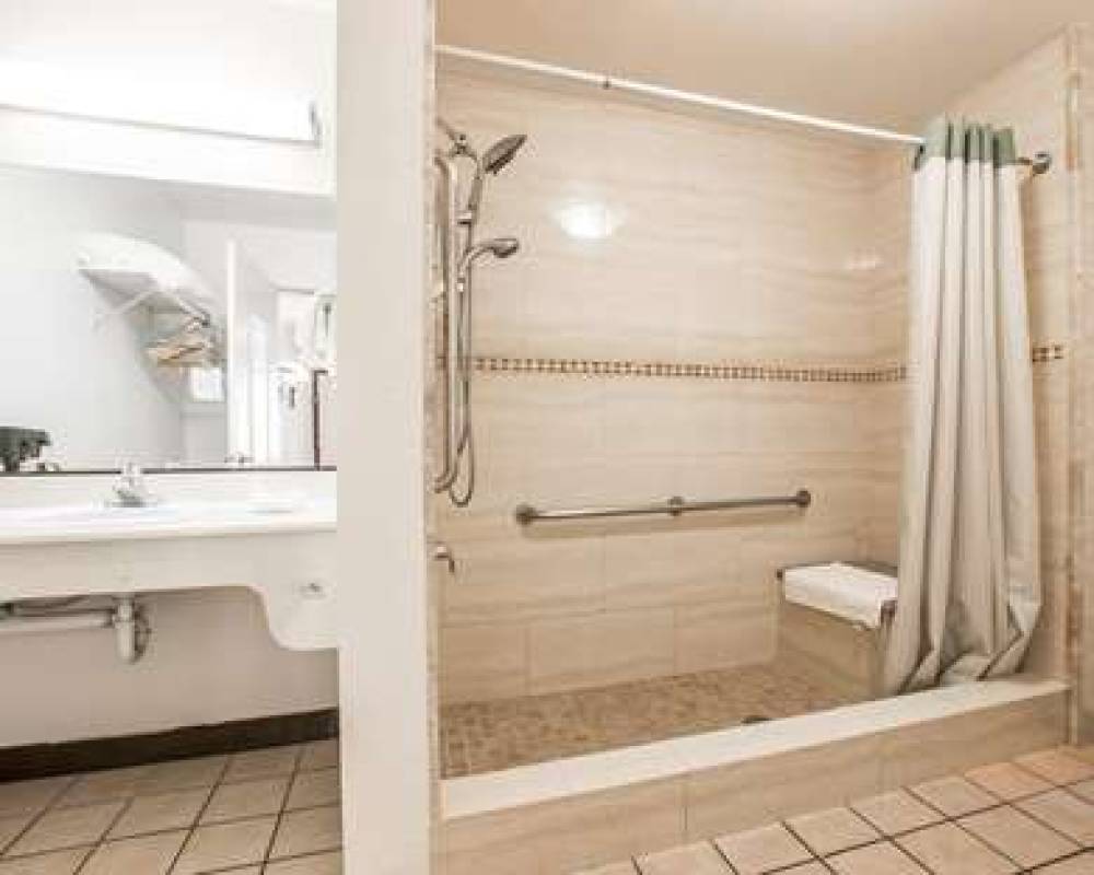 Rodeway Inn 8