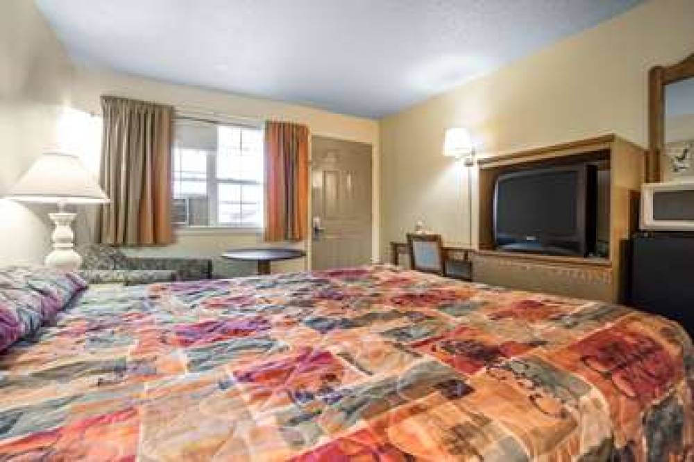 Rodeway Inn 8