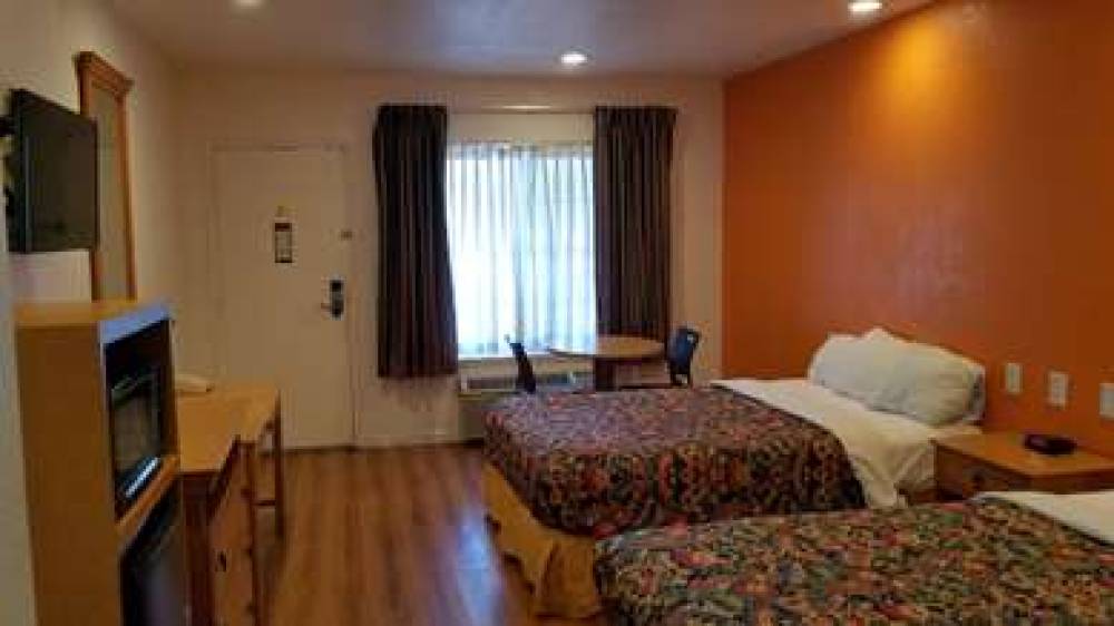 Rodeway Inn 5