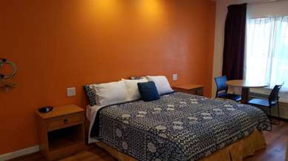 Rodeway Inn 9