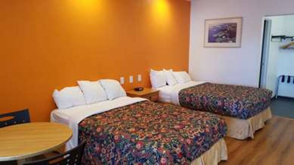 Rodeway Inn 4