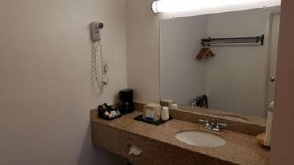 Rodeway Inn 7