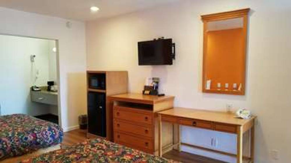 Rodeway Inn 6