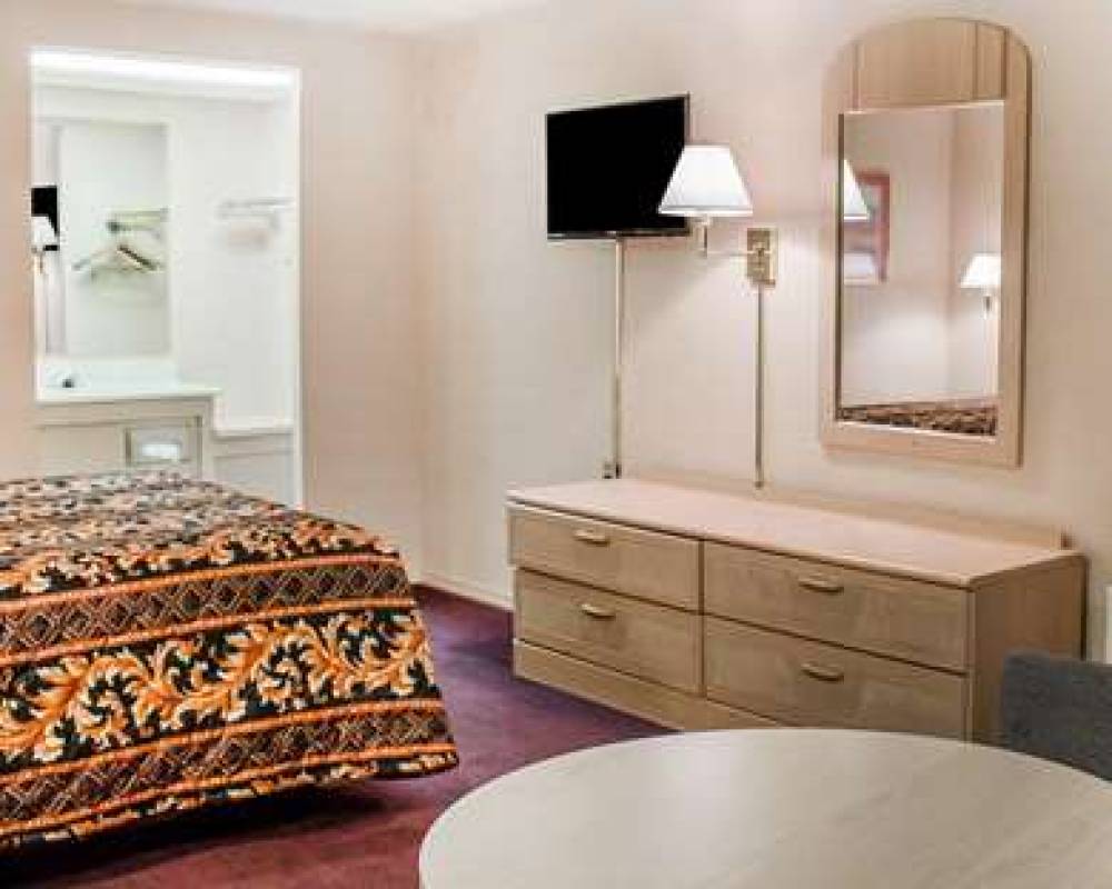 Rodeway Inn 8