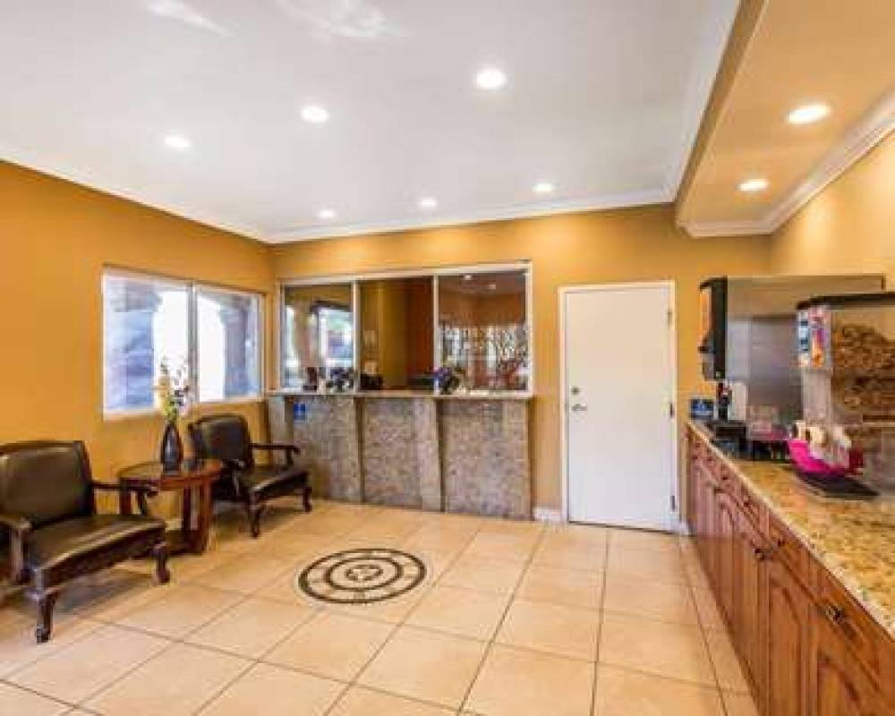 Rodeway Inn & Suites 4