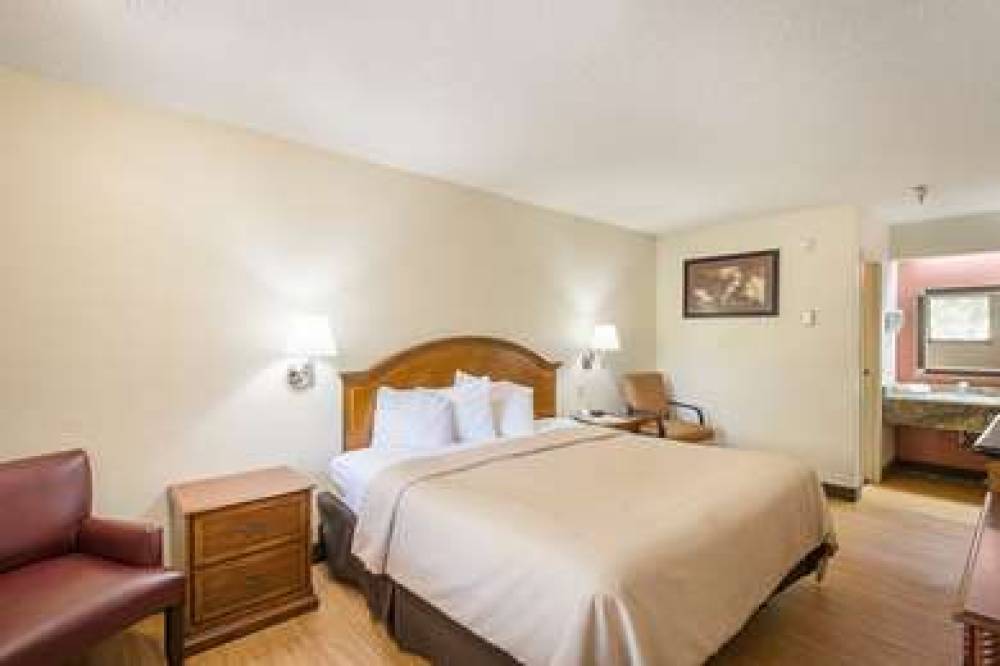 RODEWAY INN TAMPA NEAR BUSCH GARDEN 8