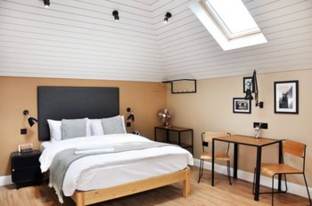 ROOM2 HAMMERSMITH 4