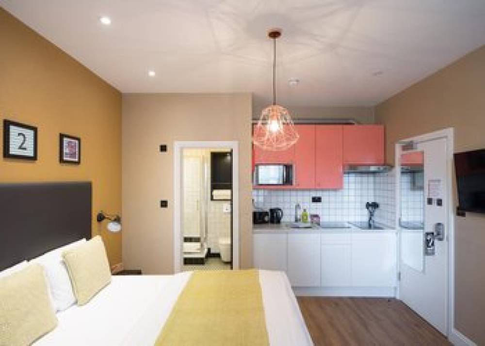 ROOM2 HAMMERSMITH 3