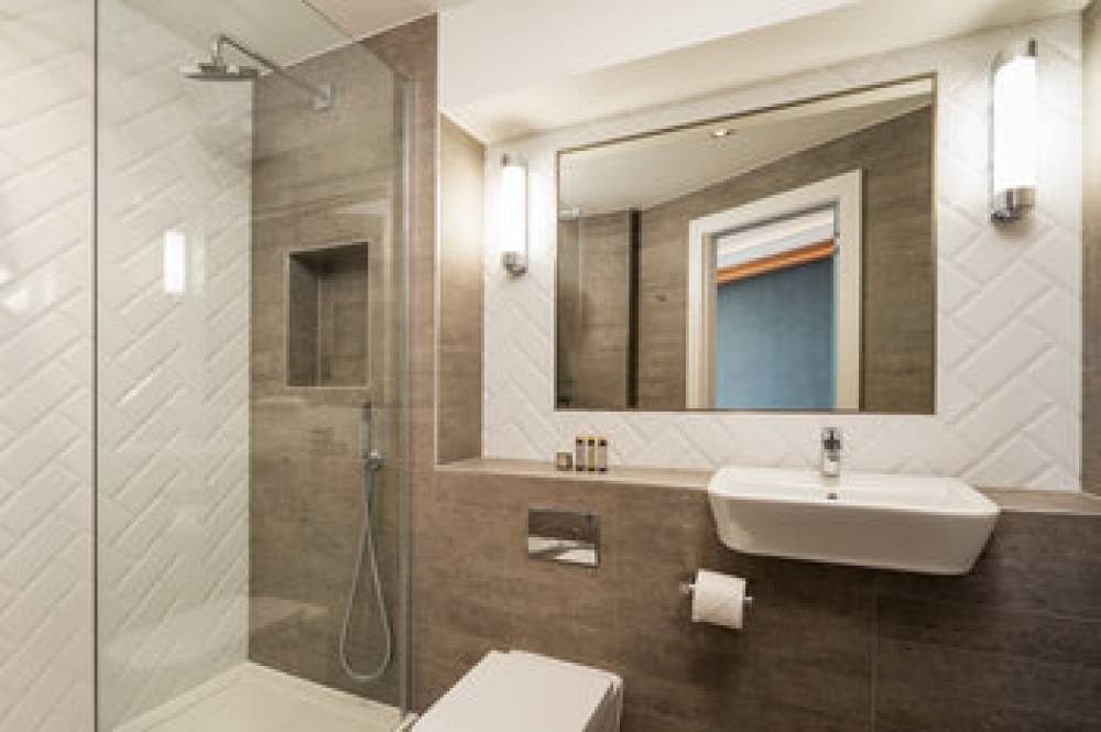 ROOMZZZ LONDON STRATFORD 4