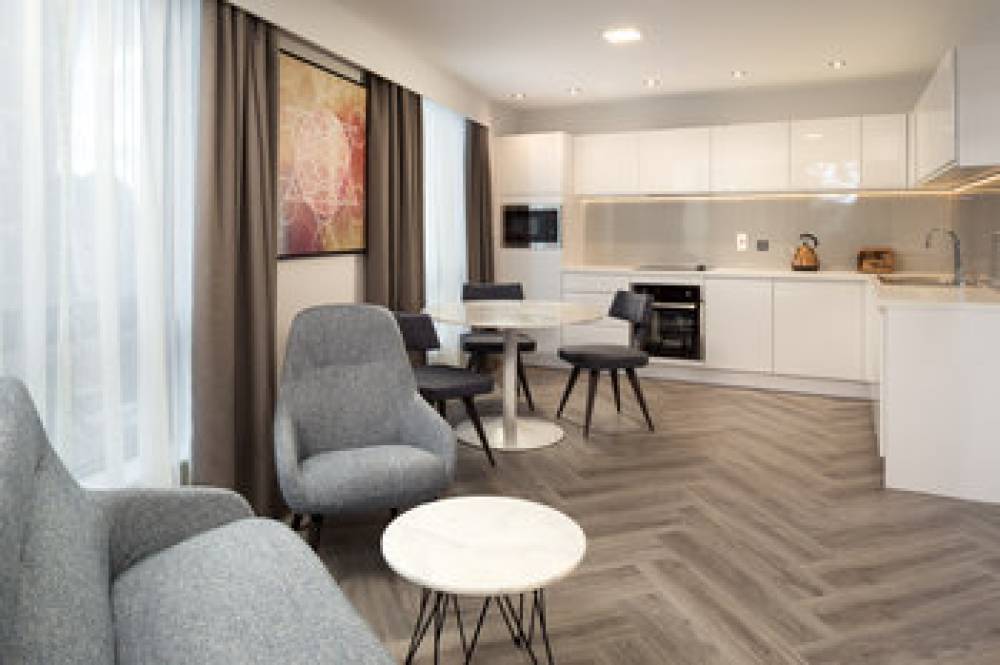 ROOMZZZ LONDON STRATFORD 8