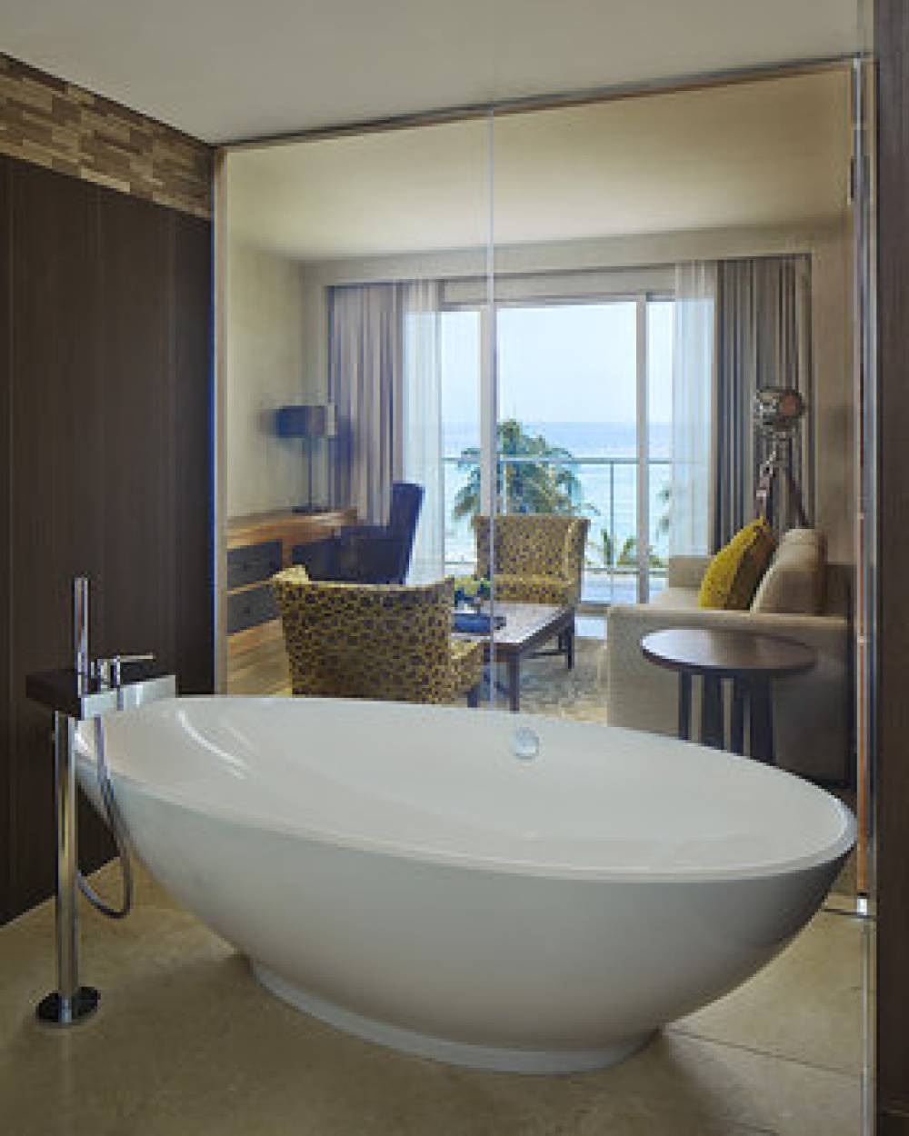ROYAL BLUES HOTEL 3