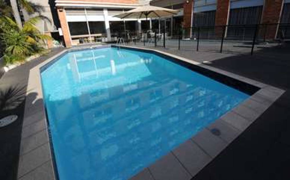 ROYAL PACIFIC HOTEL 4