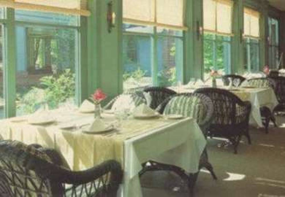 ROYCROFT INN 8
