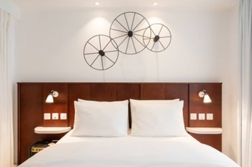 RUBY LUCY HOTEL LONDON 5