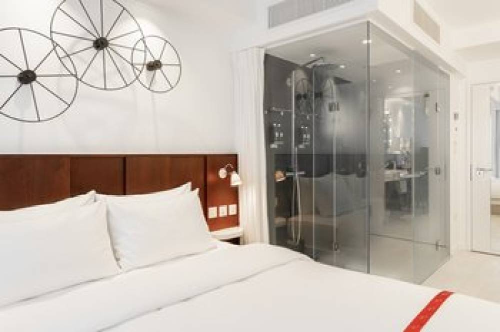 RUBY LUCY HOTEL LONDON 9