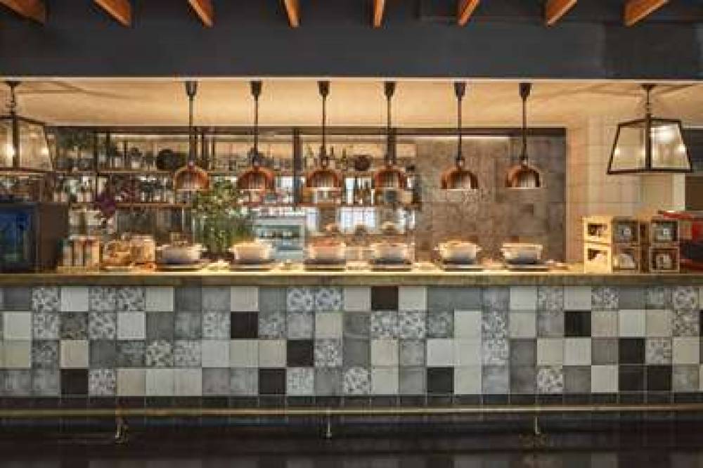 RYDGES AUSTRALIA SQUARE 6