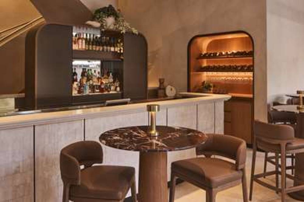 RYDGES AUSTRALIA SQUARE 8
