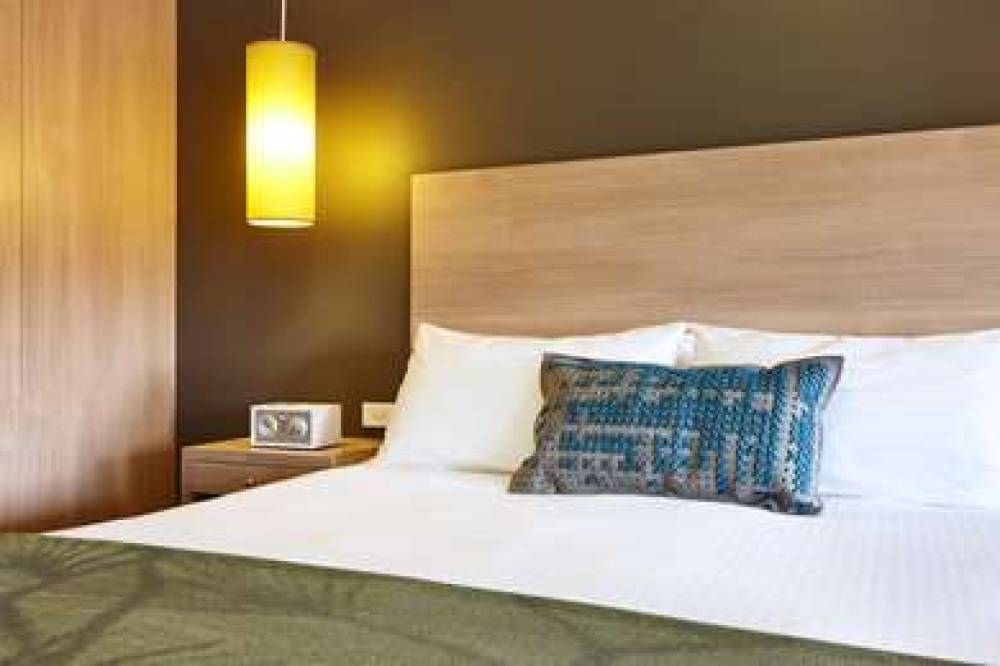 SAINT KILDA BEACH HOTEL 10
