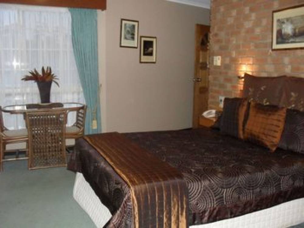 SAPPHIRE WATERS MOTOR INN 5