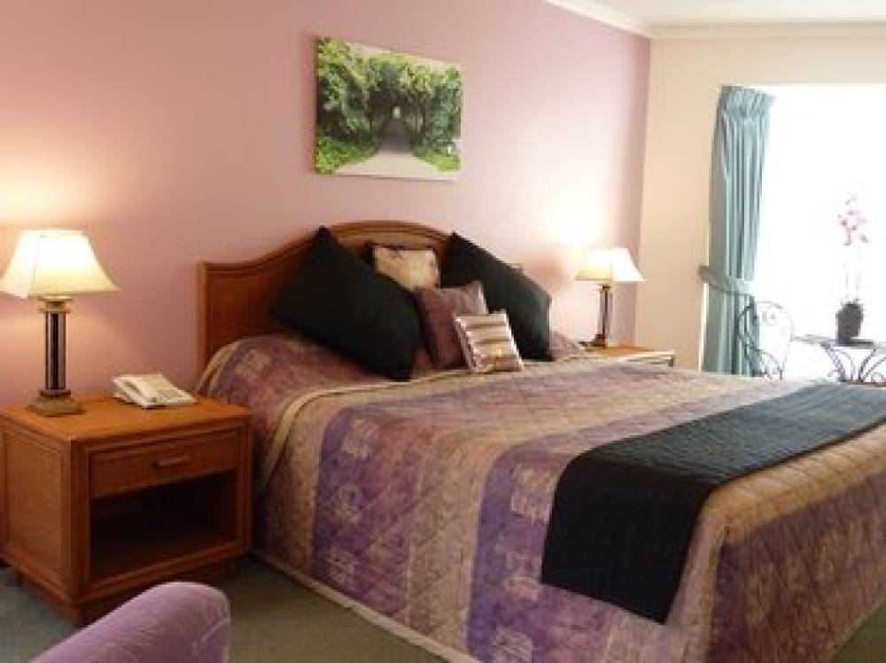 SAPPHIRE WATERS MOTOR INN 8