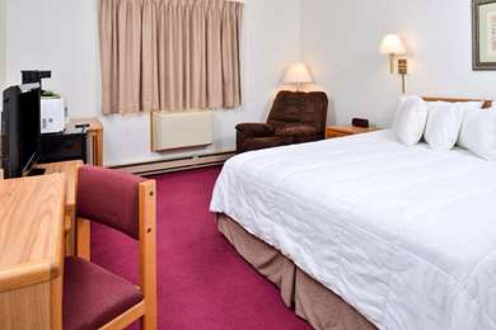 SAUK RIVER INN & SUITES, A TRAVELOD 10