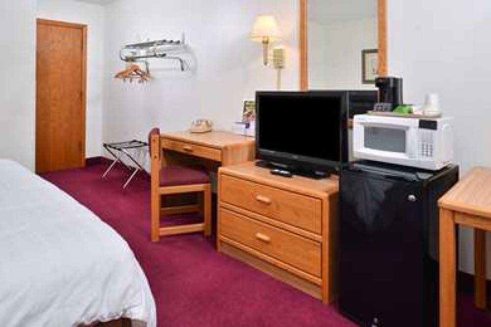 SAUK RIVER INN & SUITES, A TRAVELOD 9