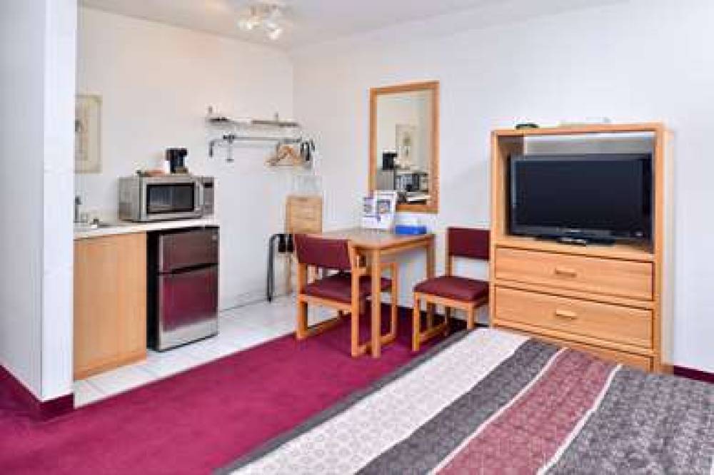 SAUK RIVER INN & SUITES, A TRAVELOD 7