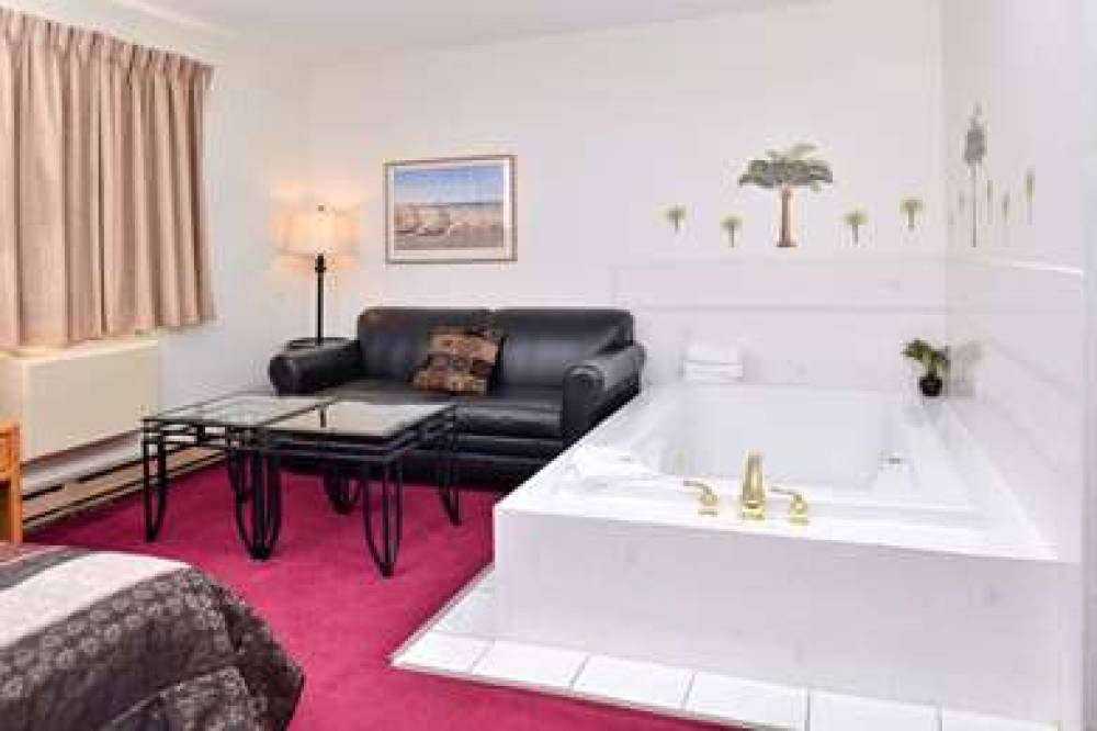 SAUK RIVER INN & SUITES, A TRAVELOD 6