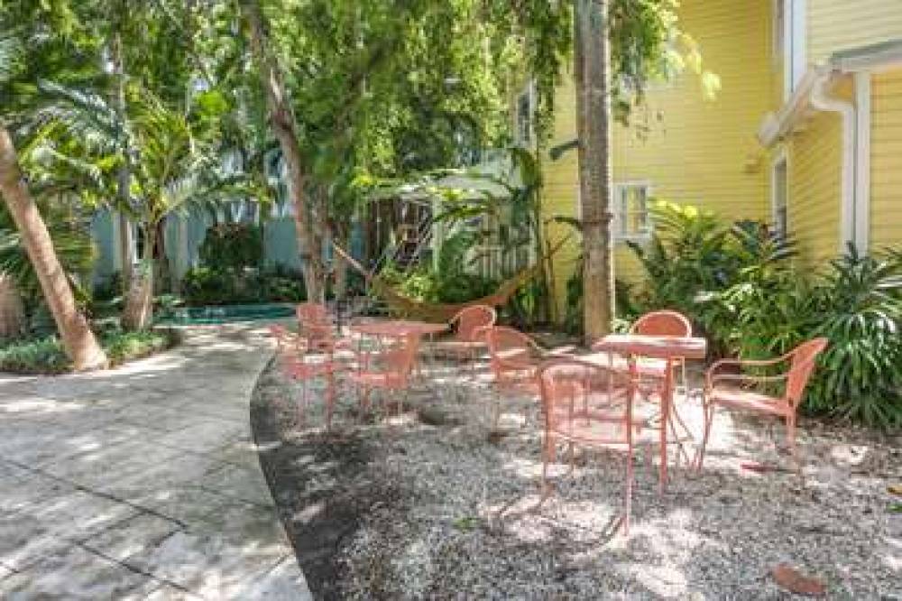 SELINA MIAMI RIVER 4