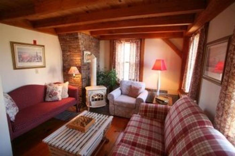 SEVEN SEA STREET INN 8
