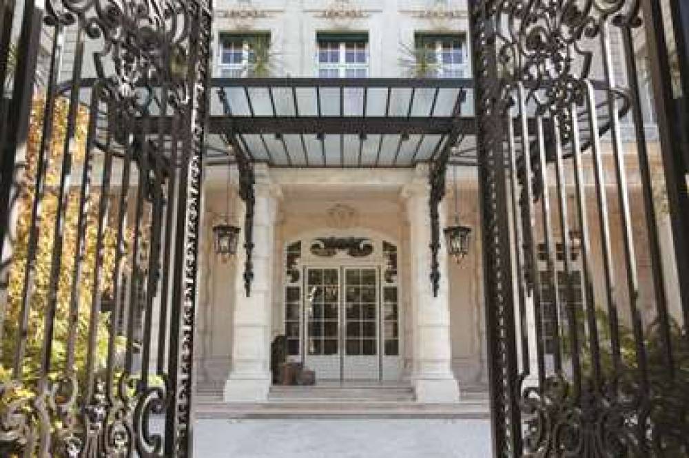 Shangri La Paris
